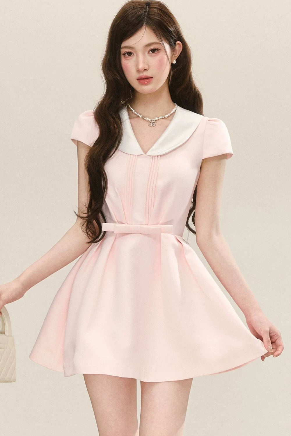 Vestido con bloques de color y cuello de muñeca