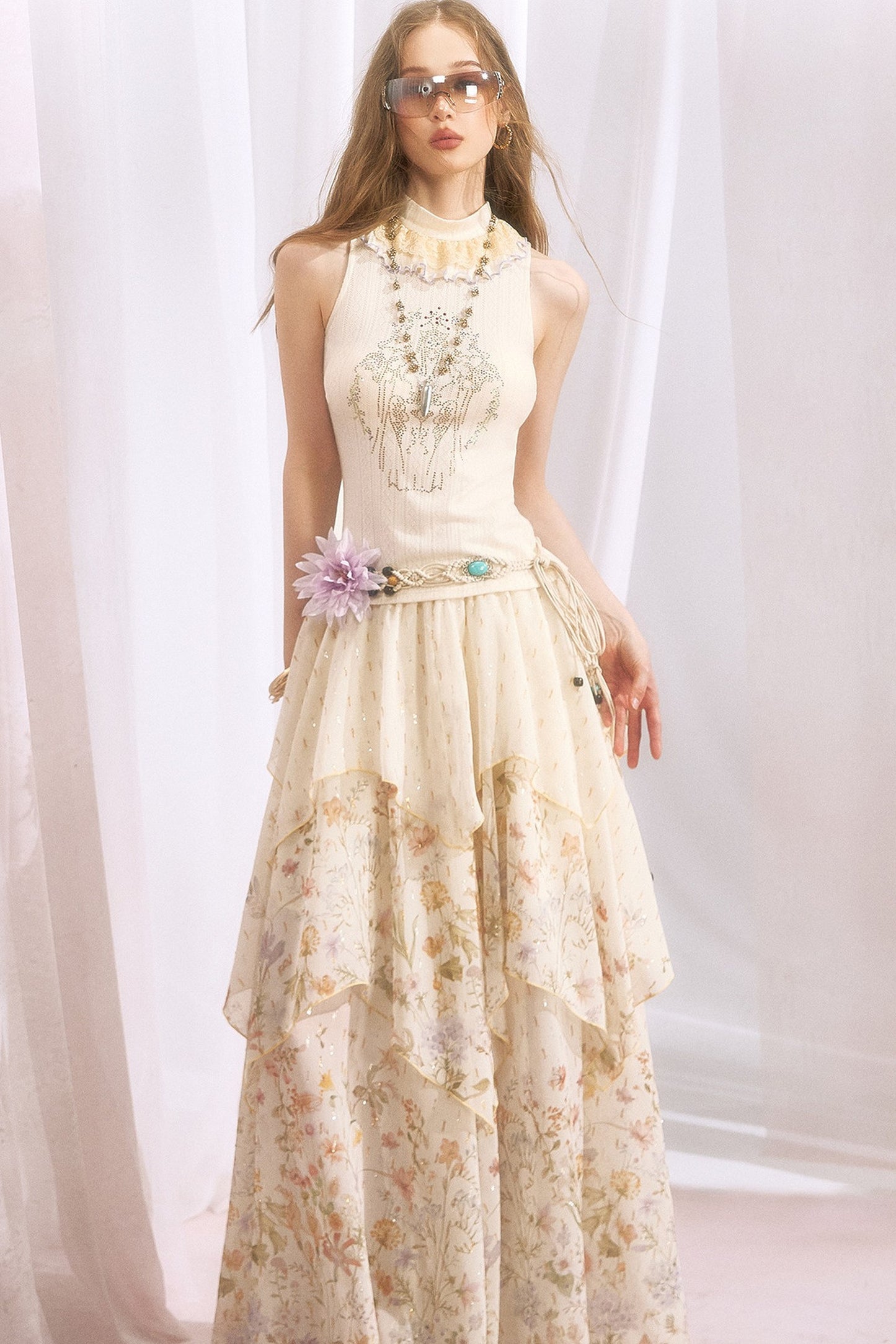 Ruffle Collar Rhinestone Embroidery Sleeveless Top