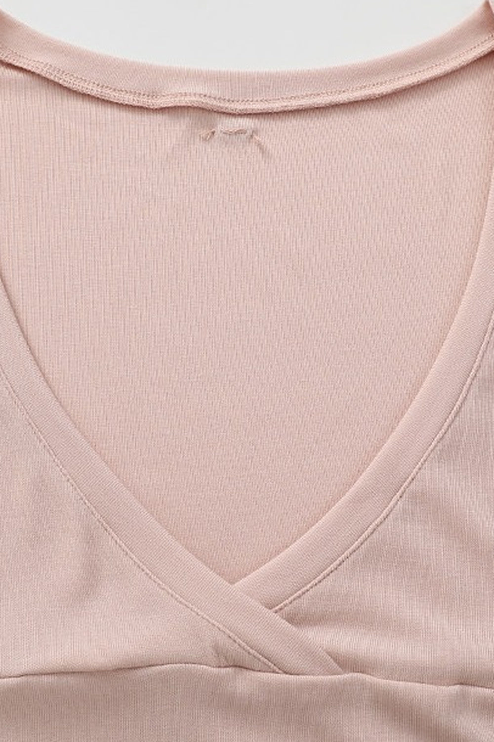 Rosa V-Ausschnitt-Top im Lagenlook und gestreiftes Camisole-Set