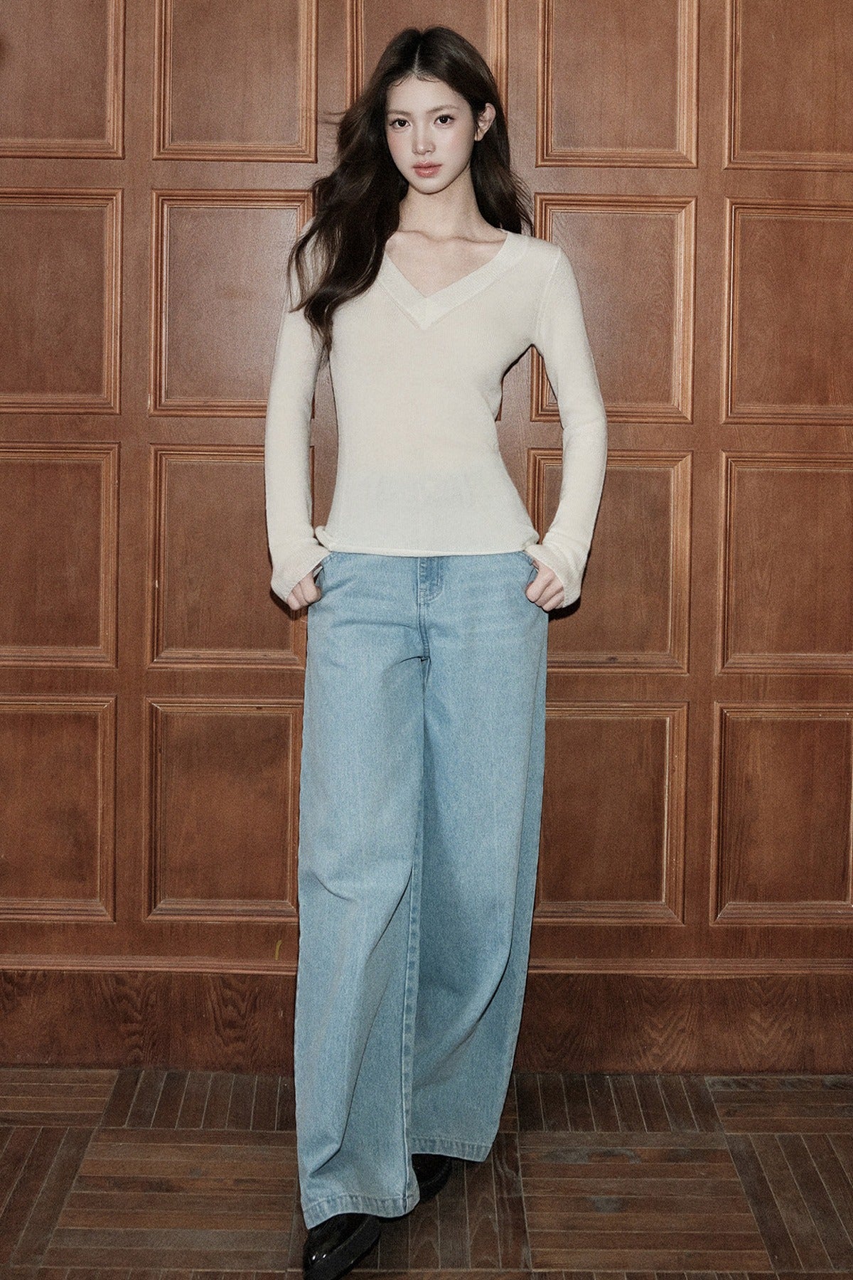 Mid-Waist Crisp Line Wide-Leg Jeans