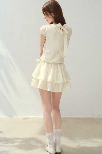 Lyocell-Spitzenkleid mit Biesenfalten und halbhohem Kragen