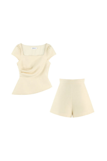 Ensemble jaune avec haut à encolure carrée et short