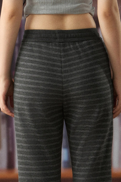 Gestreifte ausgestellte Jogginghose mit elastischem Bund und Kordelzug