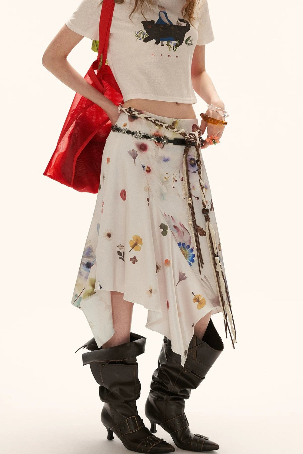 Falda asimétrica de satén floral