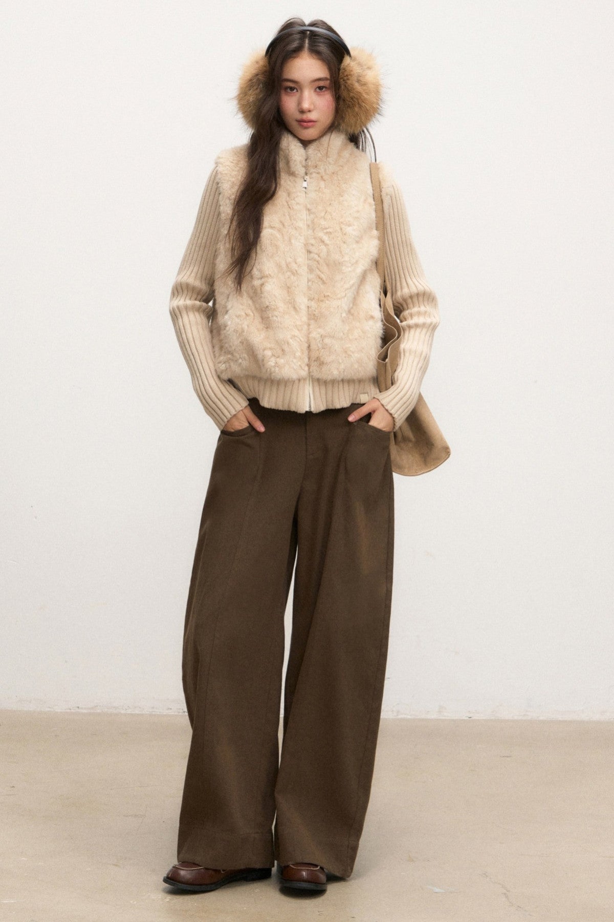 Set aus Strickjacke mit Stehkragen und Hose