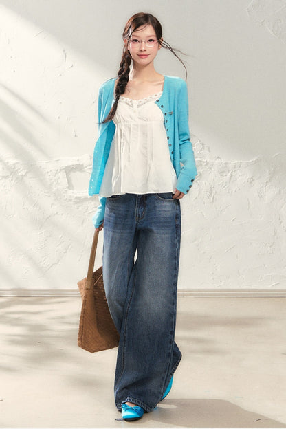 Ensemble blanc avec caraco en dentelle, cardigan et pantalon