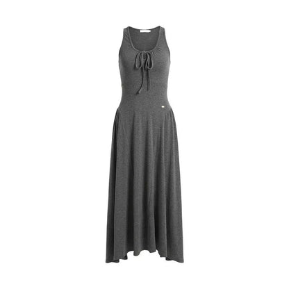 Vestido línea A irregular con escote en U en gris