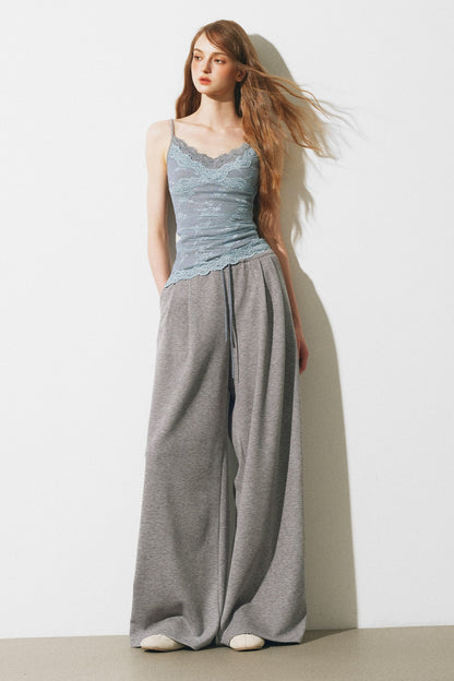 Completo giacca, gilet con bordi in pizzo e pantaloni ampi a maglia
