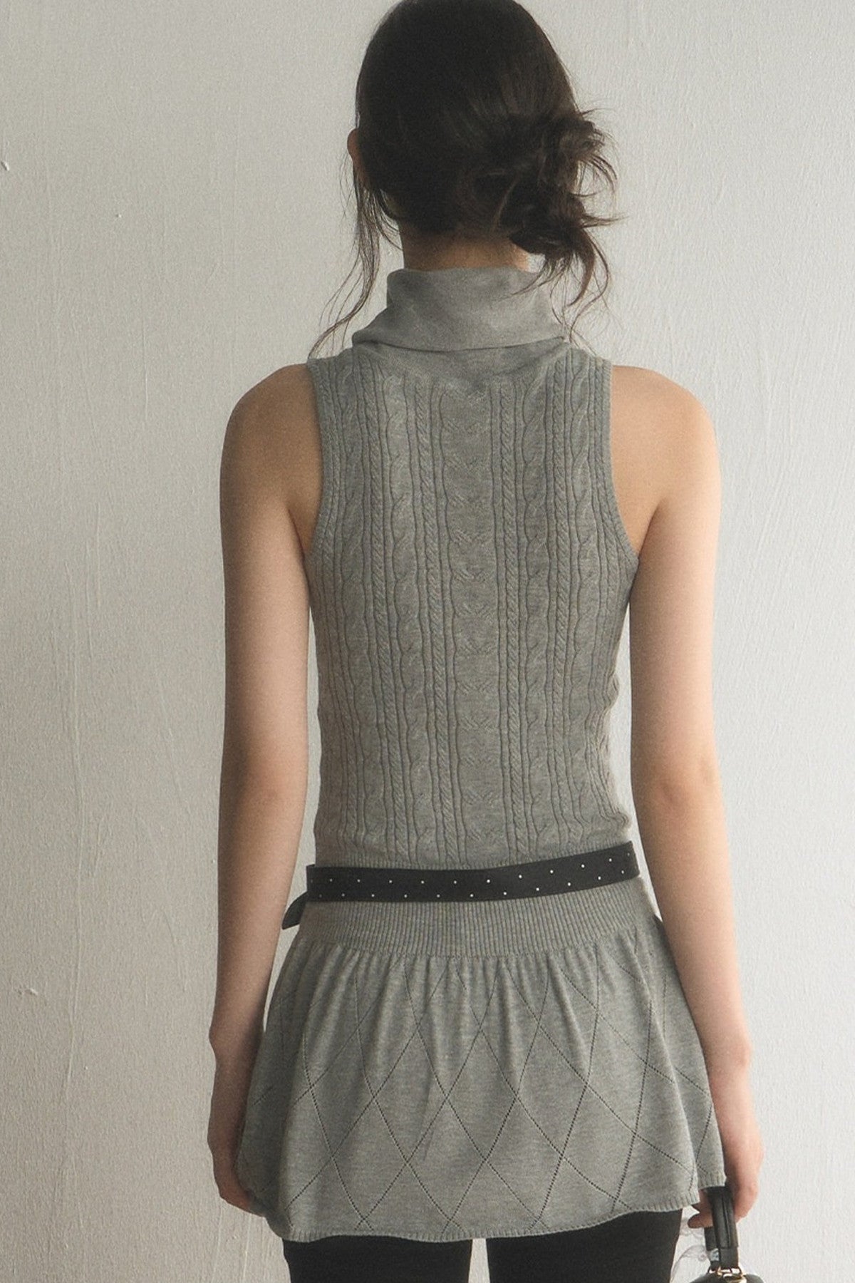 Sleeveless Quilted Knit Dress And Pants Set-Up