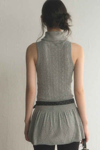 Sleeveless Quilted Knit Dress And Pants Set-Up