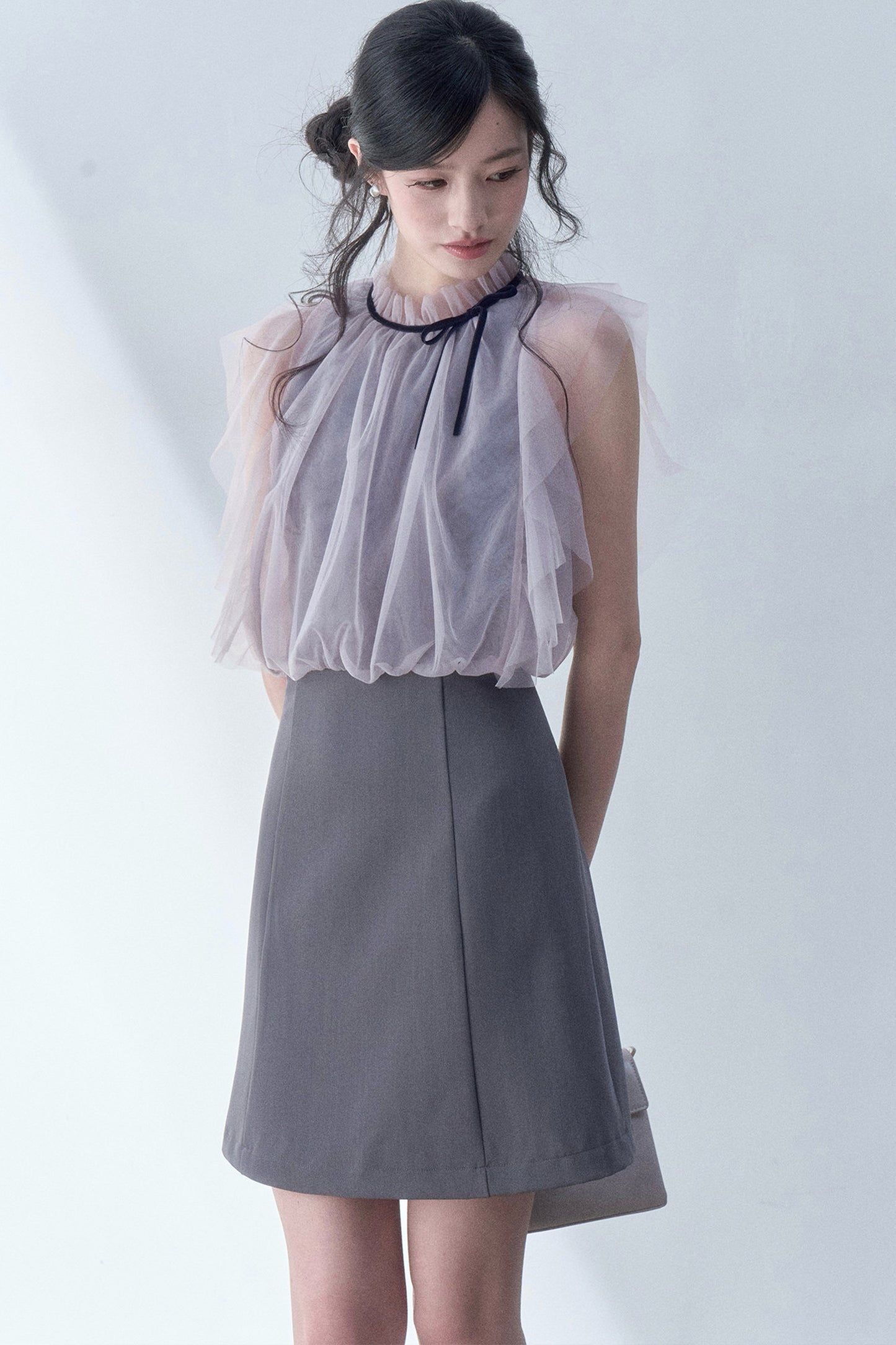 Plissiertes Kleid mit Mesh-Patchwork