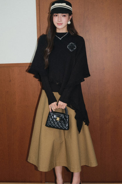 Ensemble pull et jupe noirs à bordure en dentelle