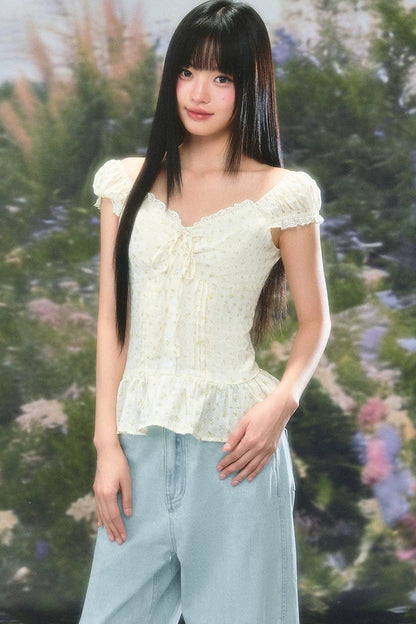Completo con blusa floreale a scollo quadrato