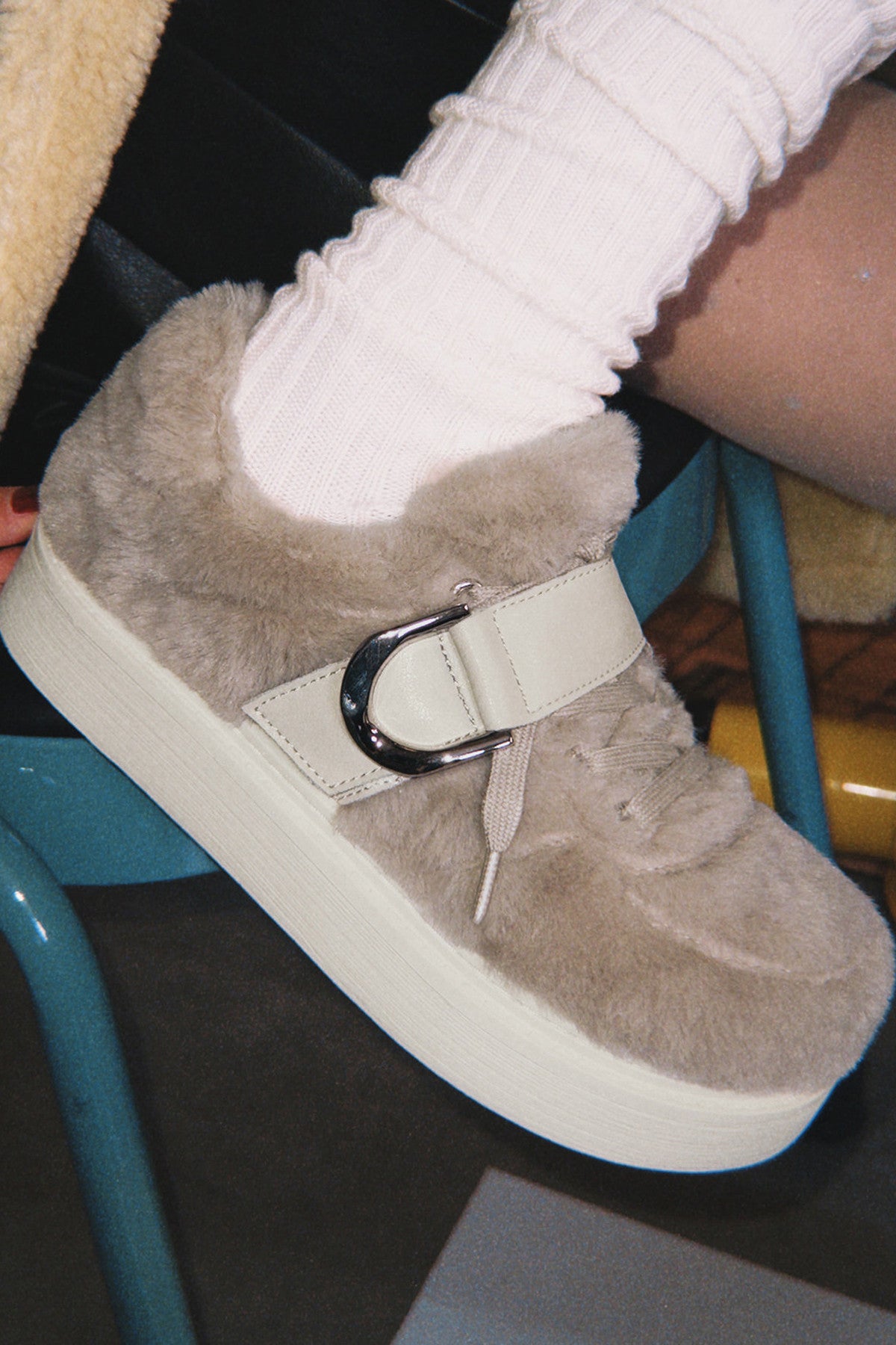 Sneakers morbide e pelose con suola spessa
