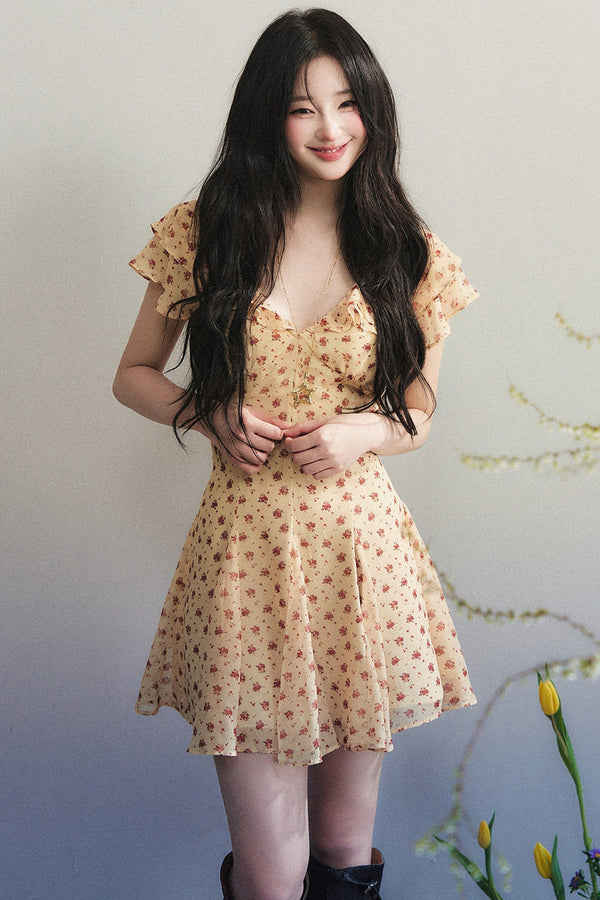 Vestido plisado de gasa floral con cuello en V y volantes