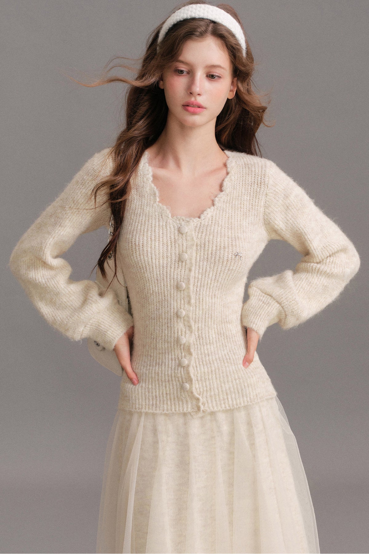 Wavy Edge V-Neck Knit Cardigan