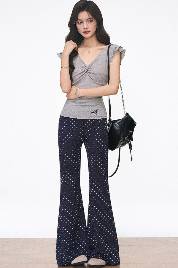 Conjunto de top de punto con mangas volantes y pantalones de lunares