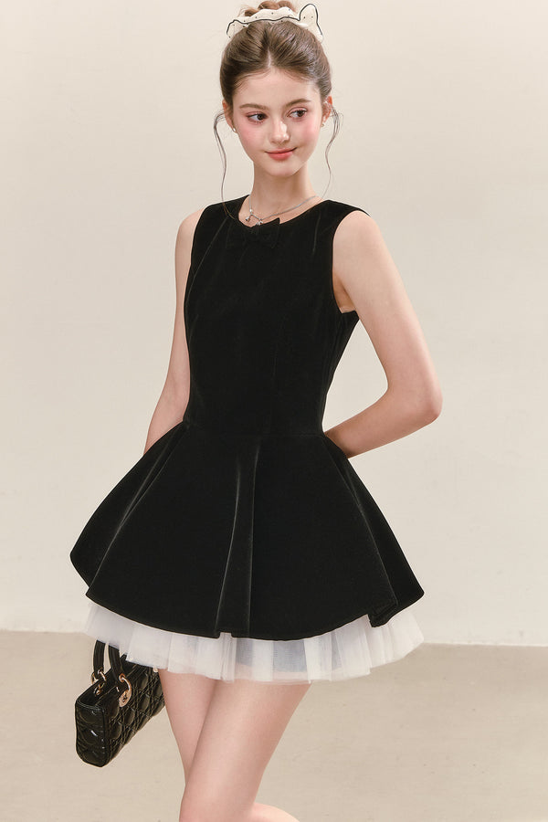 Conjunto de vestido de terciopelo negro con camisa