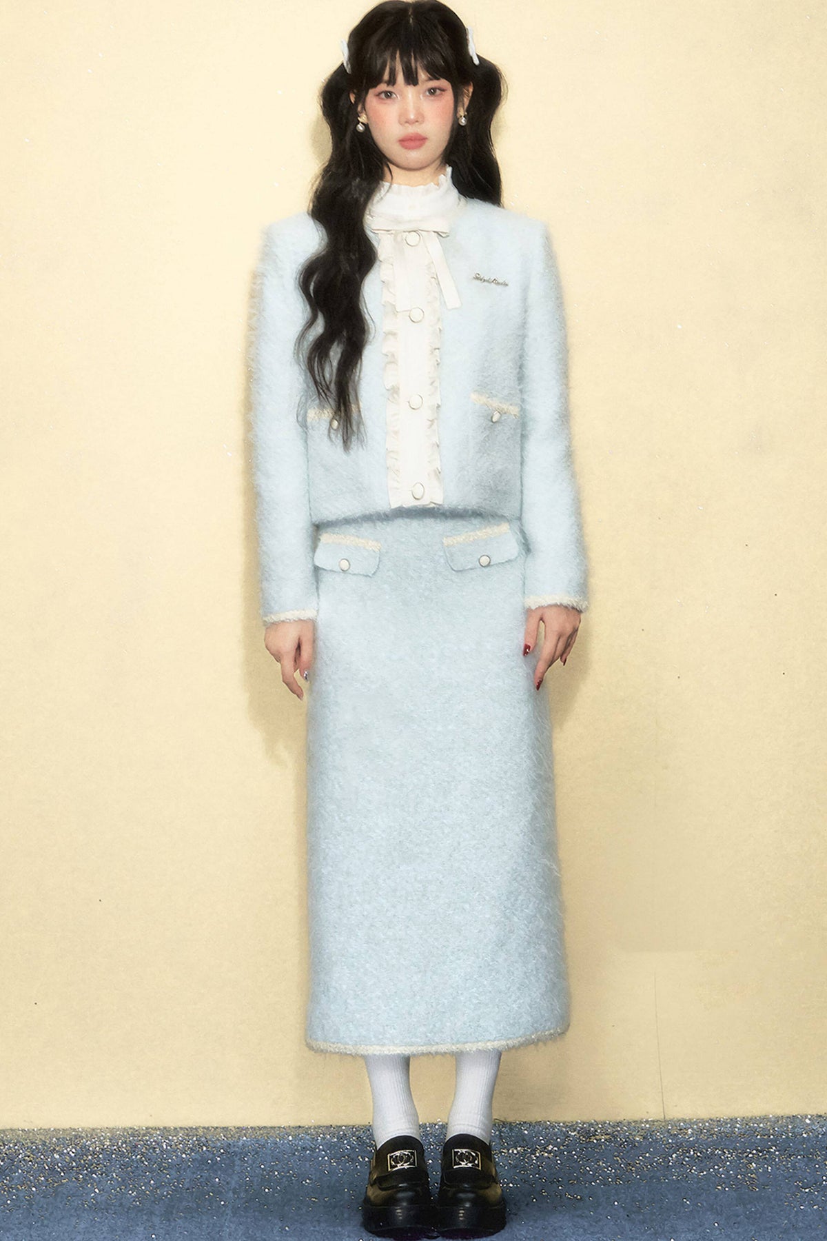 Blue Wool High-End and Elegant Outfit Set-Up