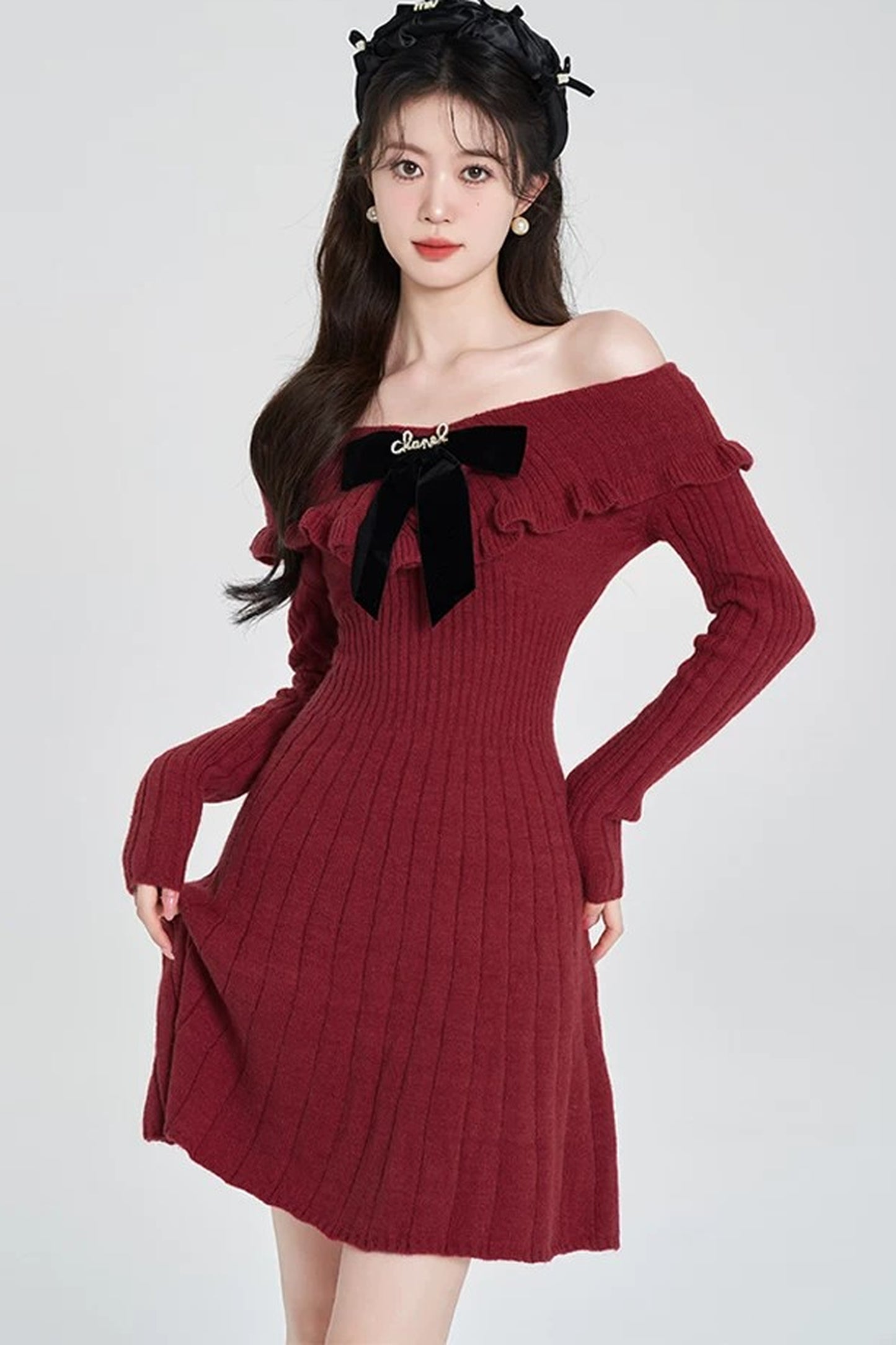Completo rosa con top e gonna e abito rosso con scollo a V