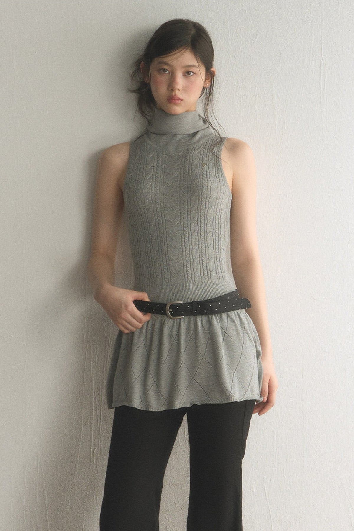 Ärmelloses Strickkleid mit hohem Kragen