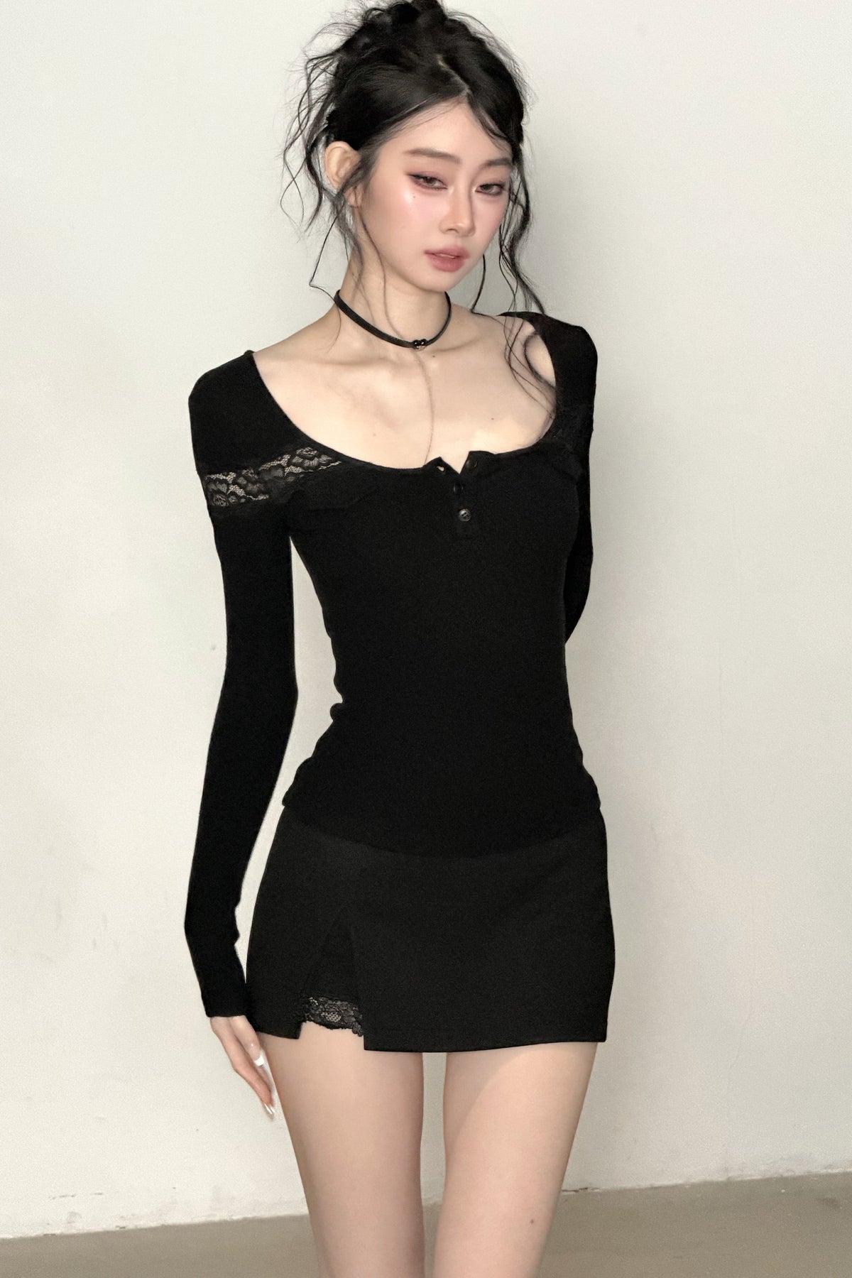 Geripptes Langarm-T-Shirt mit Spitze
