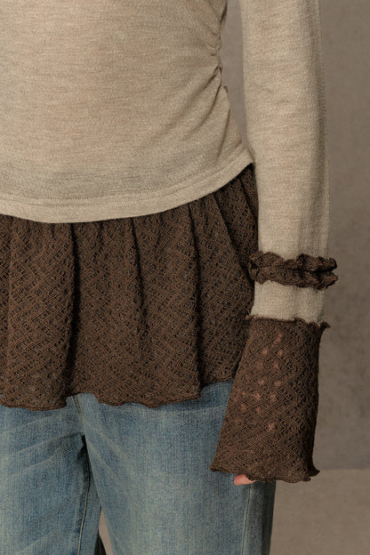 Top in maglia con collo sovrapposto e maniche a campana