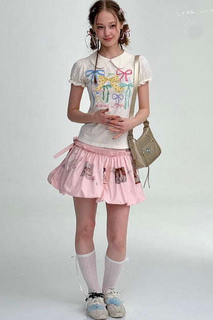 T-shirt bianca con maniche a sbuffo e stampa con fiocchi