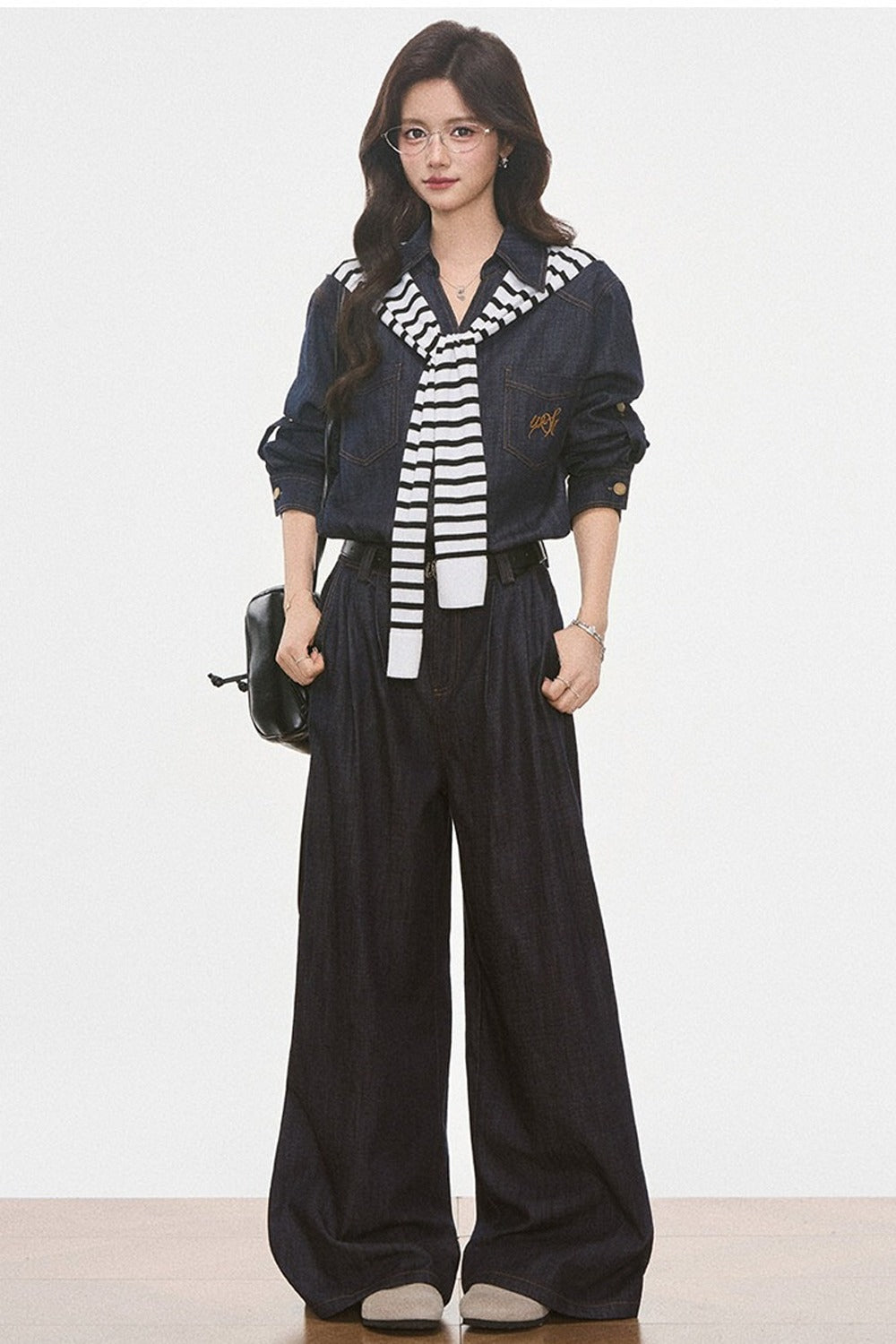 Set aus Jeansoptik-Hemd, weiter Hose und Jacke