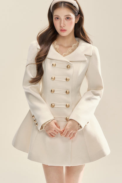 화이트 더블 브레스티드 플레어 재킷
