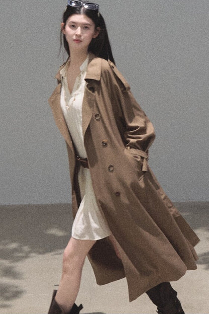 Ensemble robe-chemise blanche à manches longues et à volants