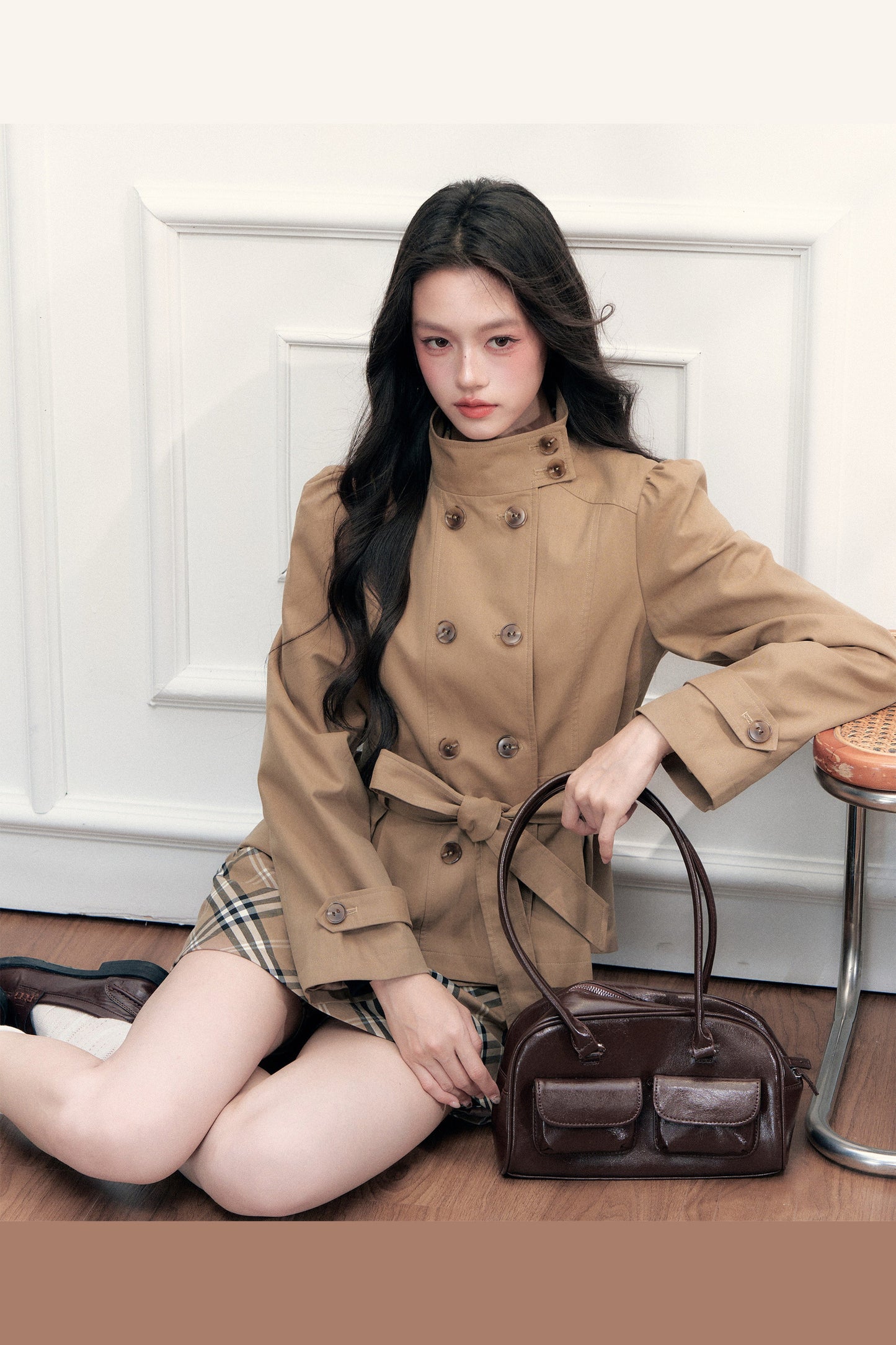 Vintage-Set aus zweireihigem Trenchcoat mit Stehkragen und Rock