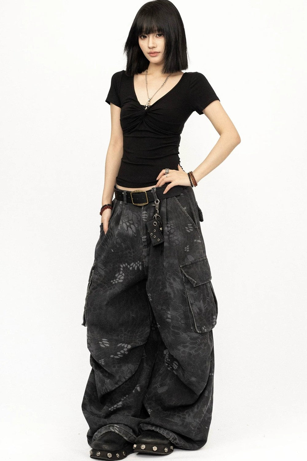 Top Y2K nero con scollo a V