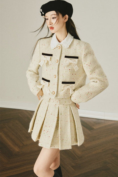 Completo con giacca in tweed di lana e gonna plissettata