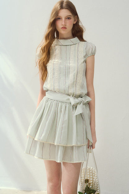 Lyocell-Spitzenkleid mit Biesenfalten und halbhohem Kragen