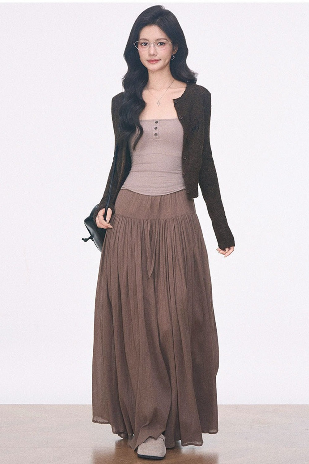 Ensemble coordonné avec cardigan en maille ajourée à manches longues, caraco et jupe-culotte