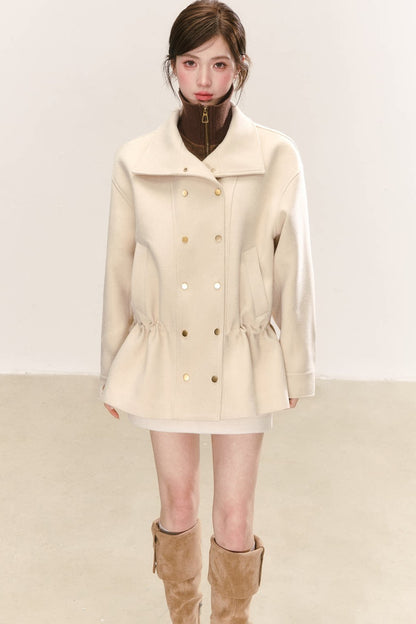 Cappotto beige in misto lana doppiopetto con coulisse in vita