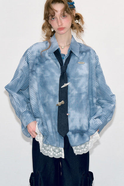Blau karierte Bluse mit Spitzensaum