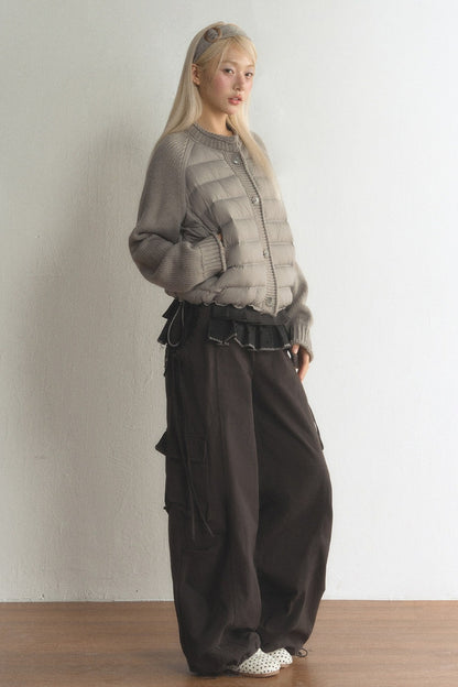 Kurze Daunenjacke mit Strickärmeln