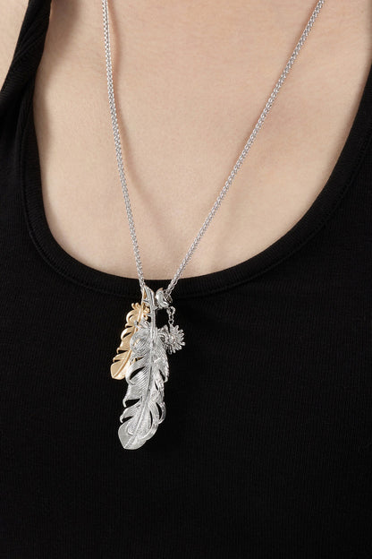 Collana a strati con piuma