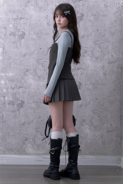 Blusa grigio-azzurra a maniche lunghe con fiocco e effetto a strati