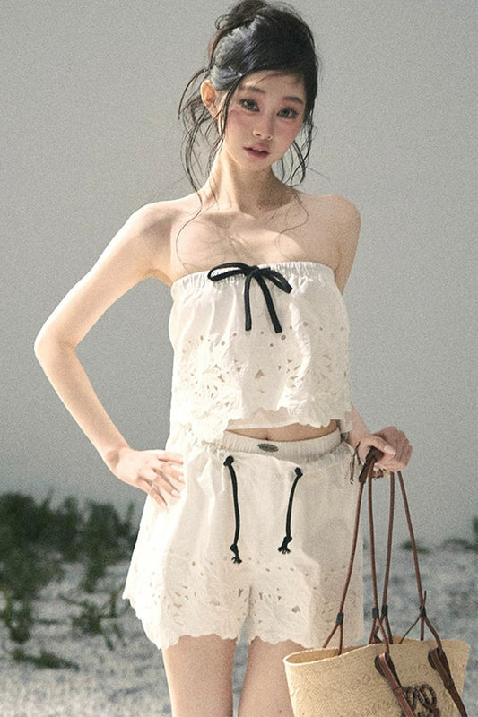Ensemble de débardeur brodé et de shorts fleuris