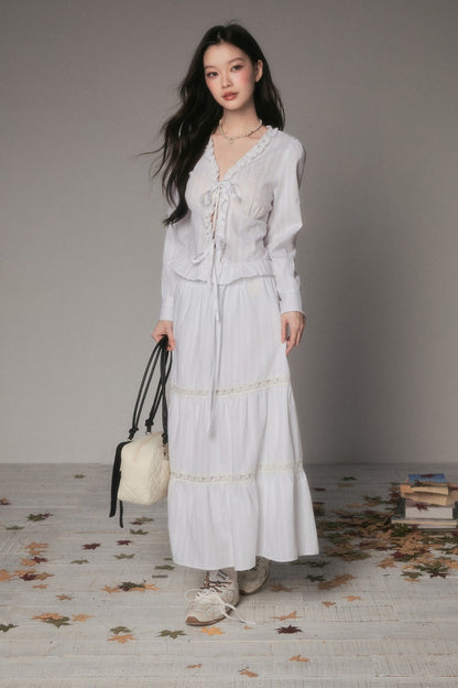 Camicia a maniche lunghe con scollo a V in pizzo e laccetto