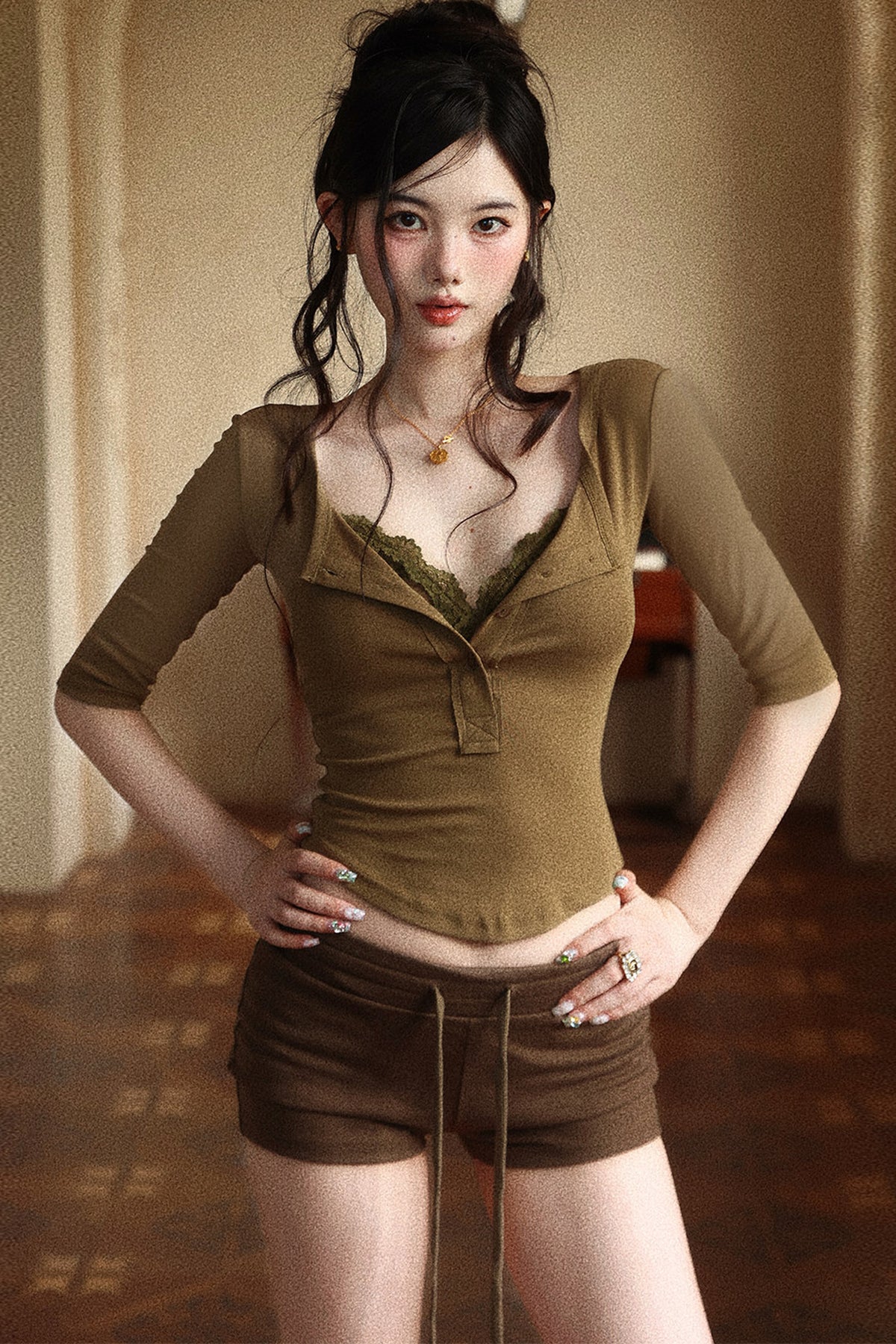 Low-Neck Five-Quarter Sleeve Top Set-Up
