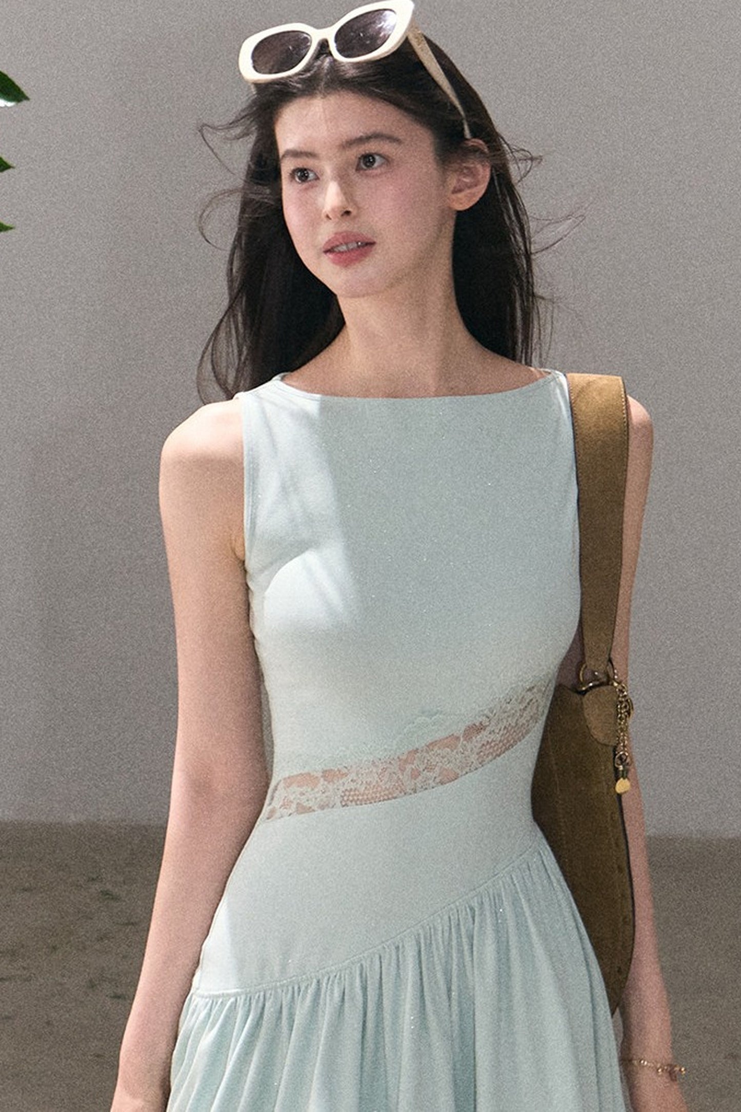 금빛 레이스 허리 조임 원피스