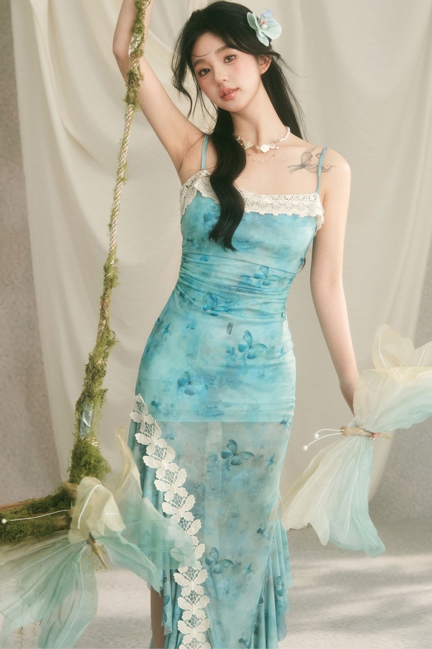 Meerjungfrauenkleid mit Spaghettiträgern und Schmetterlingsspitze