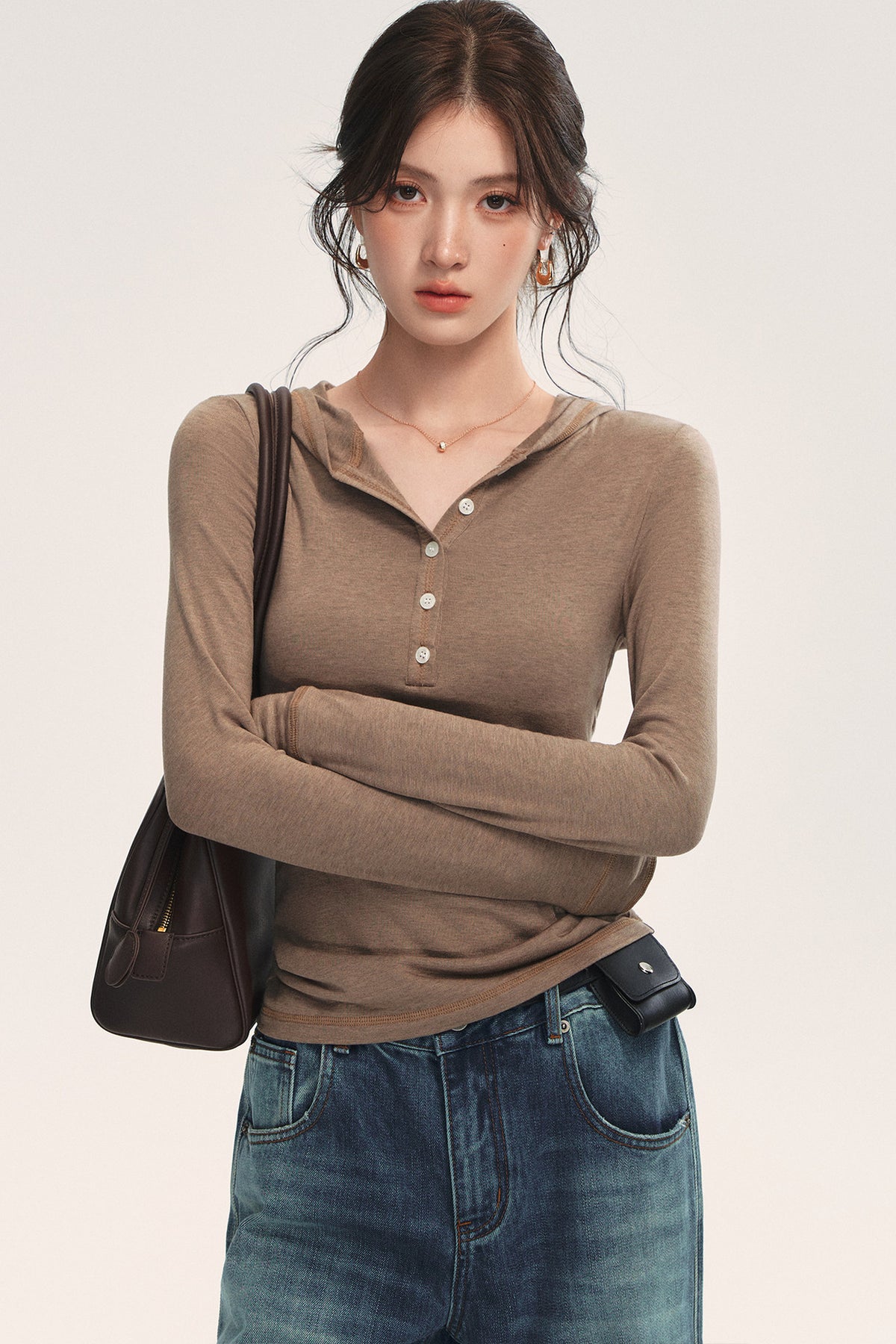 Elastisches T-Shirt mit Kapuze aus Wollmischung