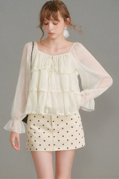 Blouse en mousseline à col carré et volants