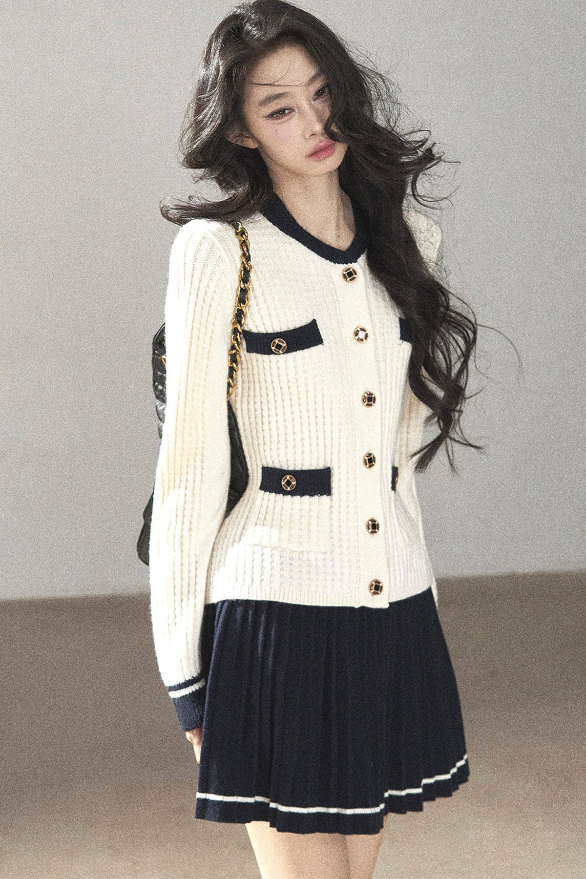 Ensemble deux pièces cardigan en tricot de laine et jupe