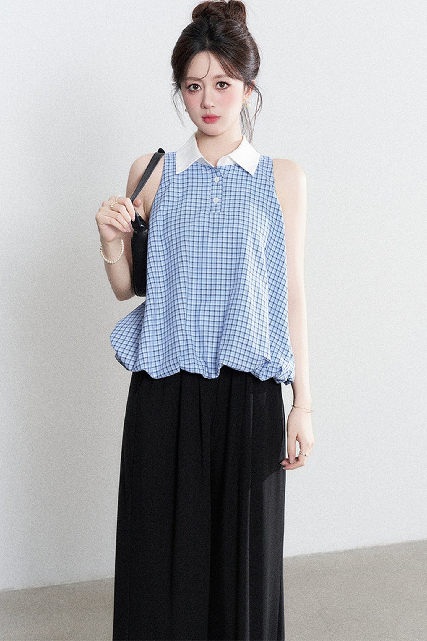 Blaue karierte Halter-Bluse
